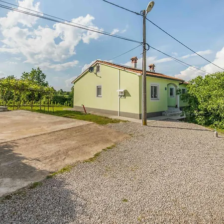 Casa vacanze Domia, A Peaceful Just 5km From The Sea *